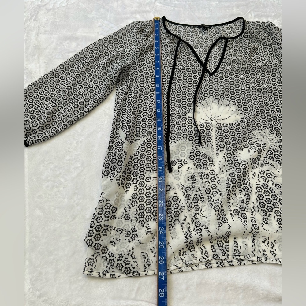 Ann Taylor Black & White Floral Blouse - Picture 4 of 7
